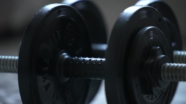 Dumbbells collapsible lie in the room on the carpet at home clouse up. Dolly camera shot — Stockvideo