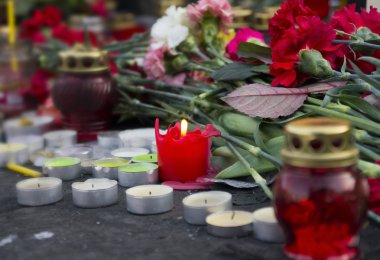mumlar ve çiçekler içinde bellek o öldürdü