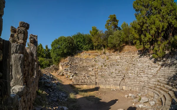 Eski Phaselis şehrinin eski amfi tiyatrosu