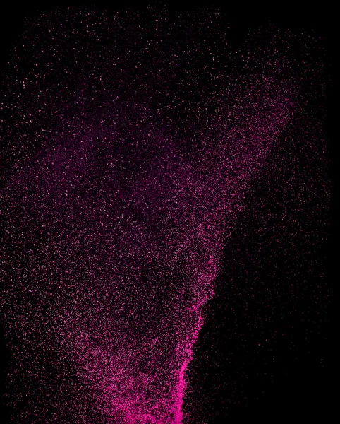 Zavěšení exploze růžový pudr na černém pozadí — Stock fotografie
