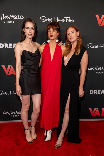 Sophie Cooper, Noelle Urbano ve Kristin Childers 29 Eylül 2021 'de Westwood' daki Landmark Tiyatrosu 'nda 