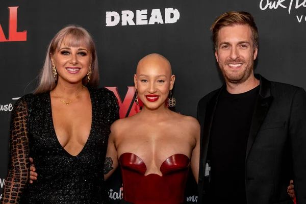 Victoria Fratz, Jeana Turner ve Aaron Fradkin 29 Eylül 2021 'de Westwood' daki Landmark Tiyatrosu 'nda 