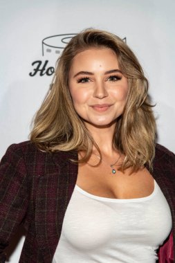 Ayla Kell, 1 Ekim 2021 'de Harmony Gold Theater, Los Angeles' ta düzenlenen 17. HollyShorts Festivali Ödül Töreni 'ne katıldı.