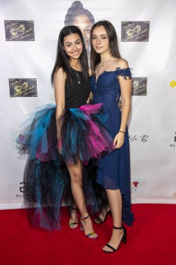 Journey Slayton, Paris Bravo 9 Ekim 2021 'de Santa Clarita' da Jessica Mikayla 'nın 16. maskeli balosuna katıldı.