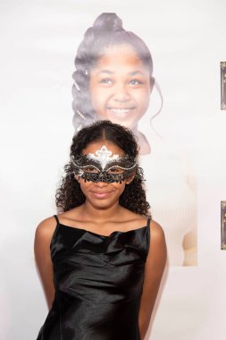 Jordyn Curet, 9 Ekim 2021 'de Santa Clarita' da Jessica Mikayla 'nın 16. maskeli balosuna katılır.