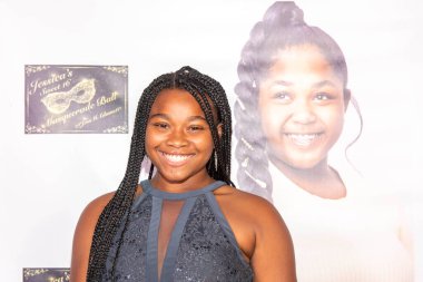 Rianne Thomas, 9 Ekim 2021 'de Santa Clarita, CA' da Jessica Mikayla 'nın 16. yaş günü maskeli balosuna katılır.