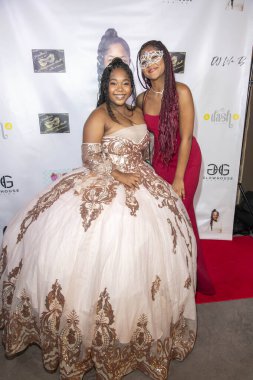 Jessica Mikayla, Destiny Wallace 9 Ekim 2021 'de Santa Clarita' da Jessica Mikayla 'nın 16. maskeli balosuna katıldı.