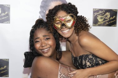 Jessica Mikayla ve Sheba Jacobs 9 Ekim 2021 'de Santa Clarita' da Jessica Mikayla 'nın 16. maskeli balosuna katıldılar.