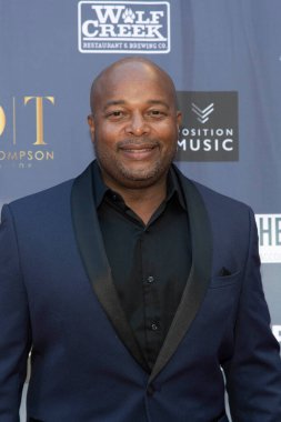 Frank McKinney 10 Ekim 2021 'de Newall Laemmle Tiyatrosu' nda SCRUM 'un dünya film galasına katıldı.