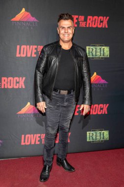 John Bryant, 13 Ekim 2021 'de Universal City Hilton, Universal City' de Pinnacle Peak Pictures 'ın galasına katılır.