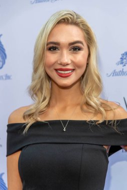 Cheyanna Zubas, 22 Ekim 2021 tarihinde Los Angeles 'taki Taglyan Kompleksi' nde düzenlenen 36. ve 37. Yıllık L. Ron Hubbard Başarı Ödülleri Galasına katılmıştır.