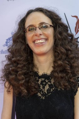 Phoebe Rothfeld, 22 Ekim 2021 tarihinde Los Angeles 'taki Taglyan Kompleksi' nde düzenlenen 36. ve 37. yıllık L. Ron Hubbard Başarı Ödülleri Galasına katılır.