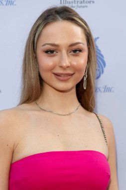 Marie Melnikova, 22 Ekim 2021 tarihinde Los Angeles 'taki Taglyan Kompleksi' nde düzenlenen 36. ve 37. Yıllık L. Ron Hubbard Başarı Ödülleri Galasına katılmıştır.