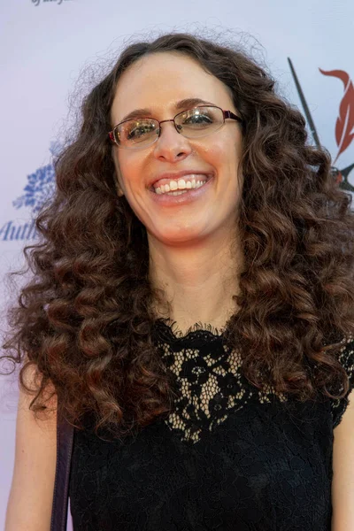 Phoebe Rothfeld, 22 Ekim 2021 tarihinde Los Angeles 'taki Taglyan Kompleksi' nde düzenlenen 36. ve 37. yıllık L. Ron Hubbard Başarı Ödülleri Galasına katılır.