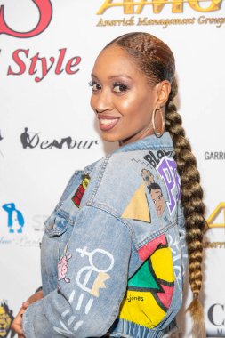 Model Shahde Jones 27 Ekim 2021 'de Los Angeles' taki Don Kişot Salonu 'nda Glamour ve Style LA Fashion Week Edition' a katılıyor.