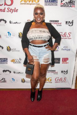 Aktris / TV Kişiliği Melody Trice, 27 Ekim 2021 'de Los Angeles' taki Don Kişot Salonu 'nda Glamour ve Style LA Moda Haftası Baskısına katıldı.