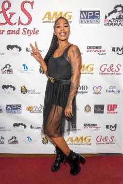 Model Mimi Caperton, 27 Ekim 2021 'de Los Angeles' taki Don Kişot Salonu 'nda Glamour ve Style LA Moda Haftası Baskısına katılıyor.