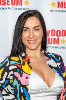 Zhahleh Vossough 3 Kasım 2021 'de Hollywood Müzesi' ndeki Hayalet Avcıları Müzesi Açılış Gecesi Galasına katılıyor.