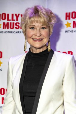 Dee Wallace, 4 Kasım 2021 'de Hollywood Müzesi, Los Angeles' taki Bob Hope Haraç Lobisi 'nin Kitap İmza Töreni' ne katıldı.