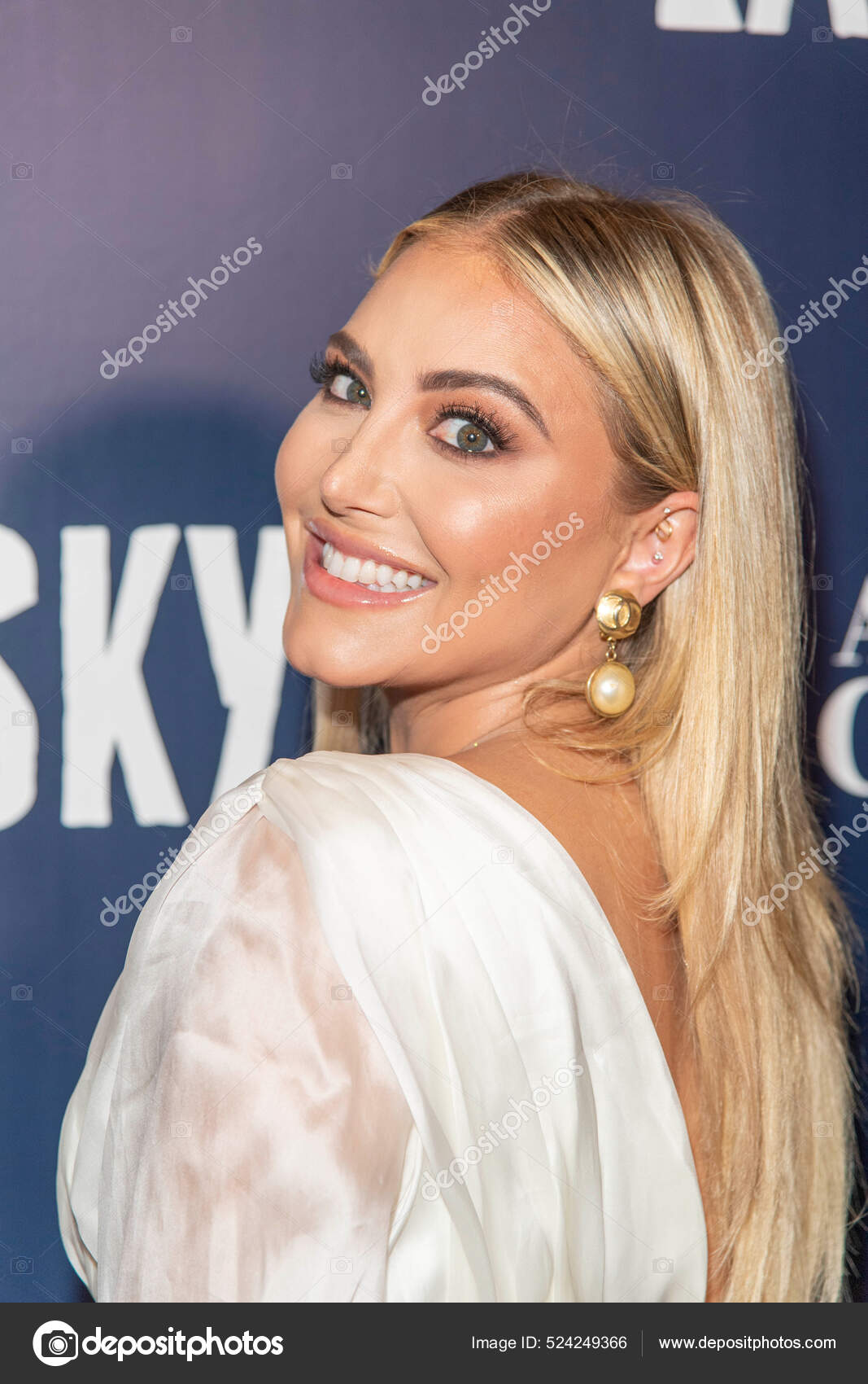 Cassie Scerbo Attends Los Angeles Film Premiere Lansky Harmony Gold — Stock  Editorial Photo © info@photographybyeugene.com #524249366, image size:1067x1700