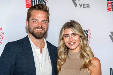 T.J. Linnard ve bir arkadaşı 24. Geleneksel Film Festivali Kısa Film Prömiyeri 