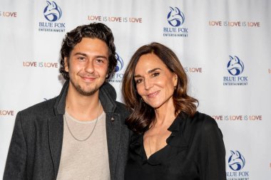 Nat Wolff, Polly Draper, 13 Kasım 2021 'de Santa Monica, Kaliforniya' daki Hotel Shangri-La 'da Blue Fox Entertainment' a katıldı.