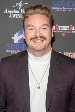 Evan Sloan 13 Kasım 2021 'de Malibu Mart, Malibu' da Rose Dove Entertainment 