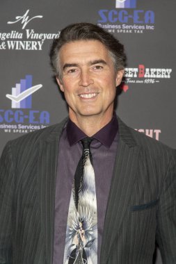 Walt Keller 13 Kasım 2021 'de Malibu Mart, Malibu' da Rose Dove Entertainment 