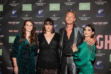 Bekki Elaine Williams, Samantha Baugnon, Ryan Delaney, Nikki Koss 13 Kasım 2021 'de Malibu Mart' ta Rose Dove Entertainment 'ın 