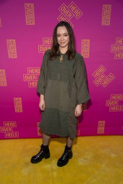 Emily Skeggs 14 Kasım 2021 'de Pasadena, Pasadena' daki 