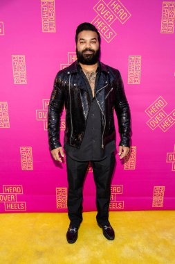 Adrian Dev, 14 Kasım 2021 'de Pasadena, Pasadena, CA' daki 