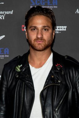 Adam Budron, 16 Kasım 2021 'de Los Angeles' taki Laemmle Royal Theater 'da Rose Dove Entertainment 