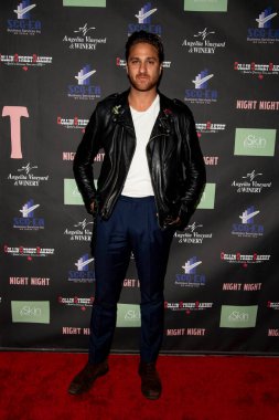 Adam Budron, 16 Kasım 2021 'de Los Angeles' taki Laemmle Royal Theater 'da Rose Dove Entertainment 