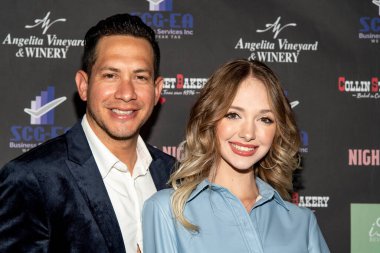 Josh Weinstein, Calie Tagle - manken 16 Kasım 2021 'de Los Angeles' taki Laemmle Royal Theater 'da Rose Dove Entertainment 