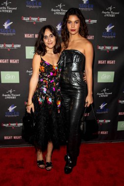 Valentina Matosian, Ray Baptista 16 Kasım 2021 'de Los Angeles' taki Laemmle Royal Theater 'da Rose Dove Entertainment 