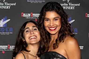 Valentina Matosian, Ray Baptista 16 Kasım 2021 'de Los Angeles' taki Laemmle Royal Theater 'da Rose Dove Entertainment 