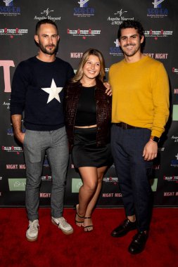 Winstone Rice, Valerie Eve, Gavin Herrington 16 Kasım 2021 'de Los Angeles' taki Laemmle Royal Theater 'da Rose Dove Entertainment 