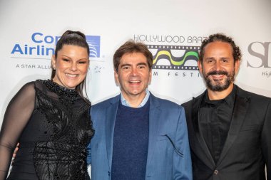 Talize Sayegh, Büyükelçi Marcelo Dantas ve Aly Muritiba 19 Kasım 2021 'de Güzel Sanatlar Tiyatrosu 2021 Hollywood Brezilya Film Festivali' nde 