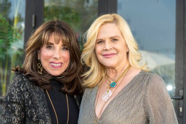 Kate Linder, Kimberly Meredith Kimberly Meredith Kitap Başlatma Etkinliği: Wisdome LA 'de Beşinci Boyut' a Uyanış, Los Angeles, CA 20 Kasım 2021