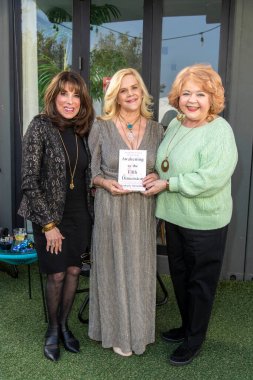 Kate Linder, Kimberly Meredith, Patrika Darbo Kimberly Meredith Kitap Başlatma Etkinliği: Beşinci Boyuta Uyanış: Wisdome LA, Los Angeles, CA 20 Kasım 2021