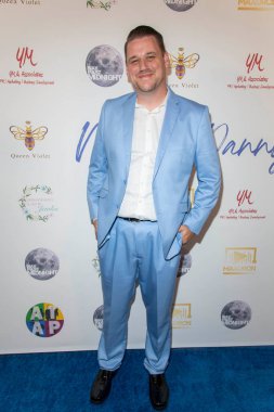 Danny Eley, 4 Aralık 2021 'de Batı Hollywood' daki Kraliçe Violet Restaurant 'ta Nimi Adokiye ve Danny Eley Ünlülerin Bebek Duşu' na katılır.