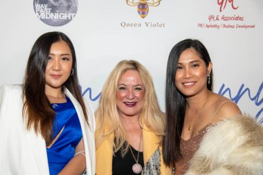 Gift Kittianantthawat, Patty Kiernan Applegate, Sara Thongchoet, 4 Aralık 2021 'de Kraliçe Violet Restaurant, Batı Hollywood, CA' da Aktris Nimi Adokiye ve Danny Eley Bebek Duşu 'na katıldı.