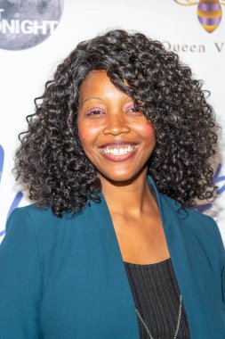 Cassandra Raphael, 4 Aralık 2021 'de Batı Hollywood' daki Kraliçe Violet Restoranı 'nda Nimi Adokiye ve Danny Eley Ünlülerin Bebek Duşuna katıldı.