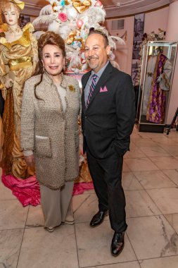 Donelle Dadigan, Keith Coogan 8 Aralık 2021 'de Hollywood Müzesi' nde düzenlenen çok özel bir Noel Ağacı Düzenleme Kutlamasına katıldı.