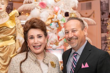 Donelle Dadigan, Keith Coogan 8 Aralık 2021 'de Hollywood Müzesi' nde düzenlenen çok özel bir Noel Ağacı Düzenleme Kutlamasına katıldı.