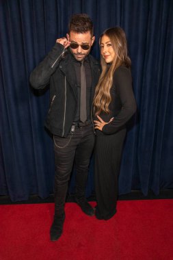 David Josh Lawrence ve eşi 9 Aralık 2021 'de Cinelounge, Hollywood, CA' da 