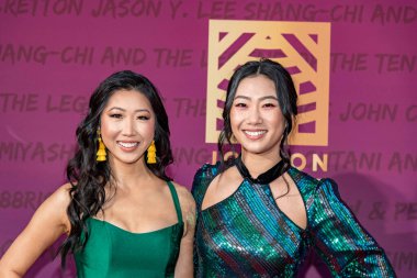 Shannon Dang, Olivia Liang 11 Aralık 2021 'de Beverly Hilton, Beverly Hills' deki 19. Unutulmaz Gala 'ya katıldı.