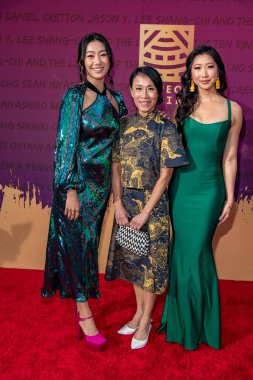 Shannon Dang, Kheng Hua Tan ve Olivia Liang 11 Aralık 2021 'de Beverly Hilton, Beverly Hills' deki 19. Unutulmaz Gala 'ya katıldılar.