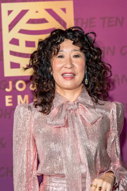 Sandra Oh, 11 Aralık 2021 'de Beverly Hilton, Beverly Hills, CA' daki 19. Unutulmaz Gala 'ya katıldı.