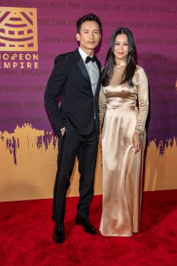 Manny Jacinto, Dianne Doan 11 Aralık 2021 'de Beverly Hilton, Beverly Hills' deki 19. Unutulmaz Gala 'ya katıldı.